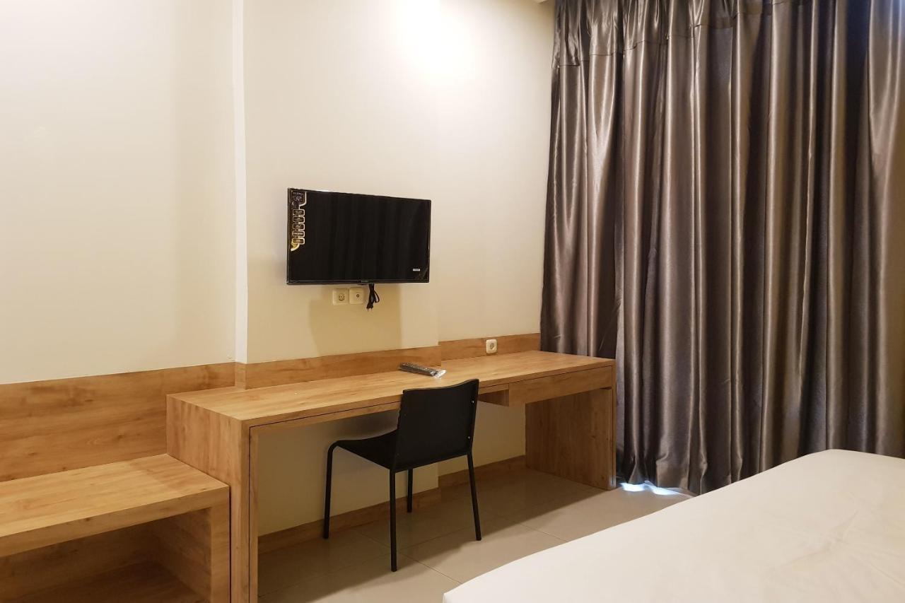 Oyo 90015 Platinum Guest House Medan Exterior foto